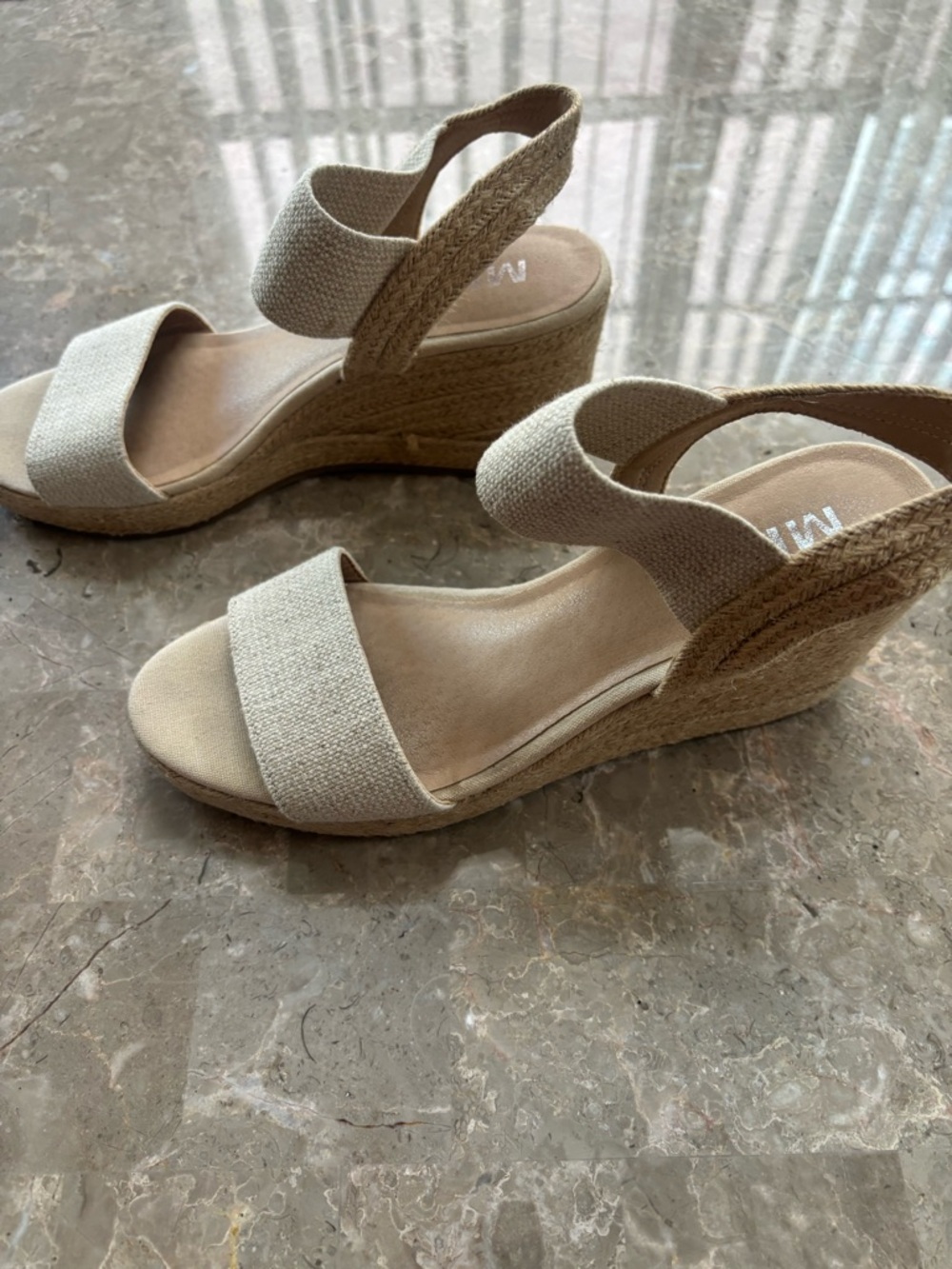 Tan sandal wedges size 7.5 MIA - Picture 2 of 4